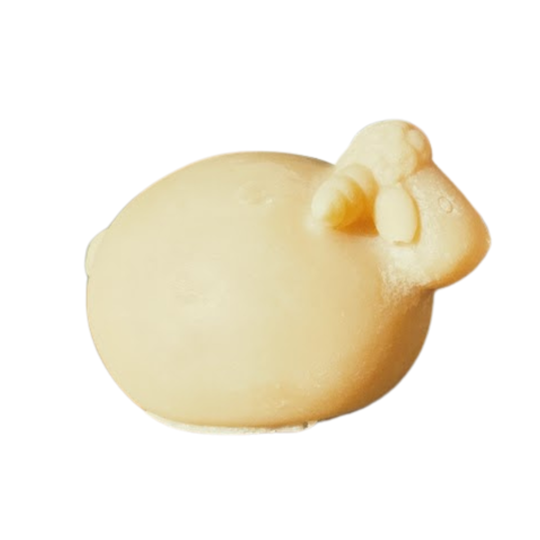 savon lanoline laine en forme de mouton rond, grand modèle vu de profil sur fond blanc