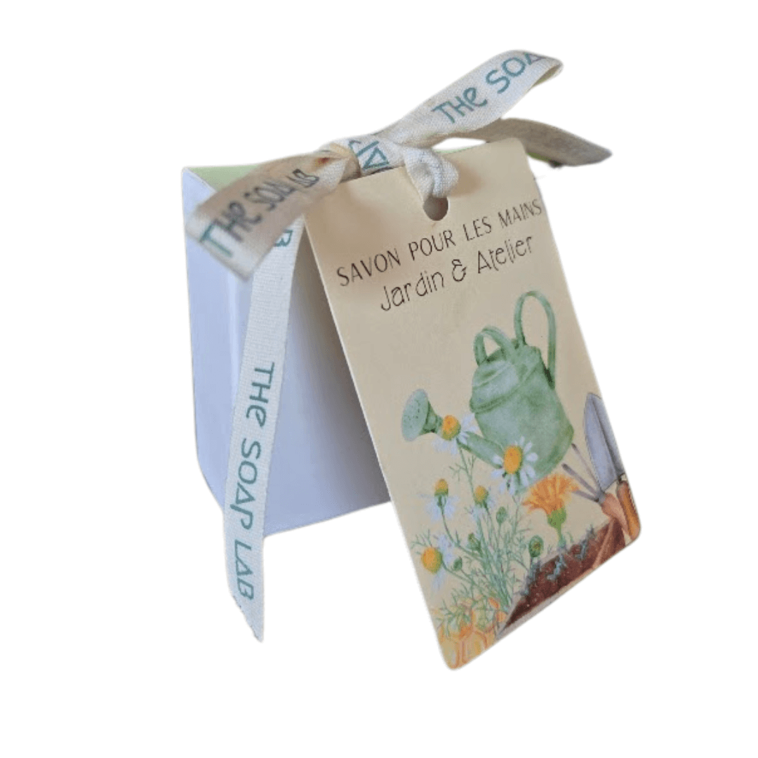 savon pour atelier ou jardin dans sa boîte / The Soap Lab