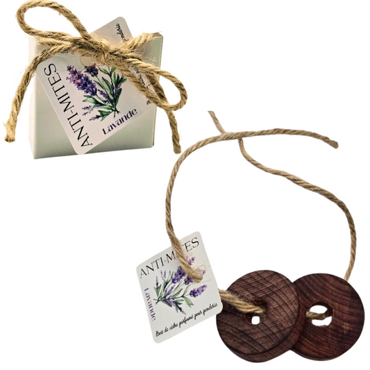 2 anneaux de bois de cèdre anti mites avec lien en jute et dans boîte en carton