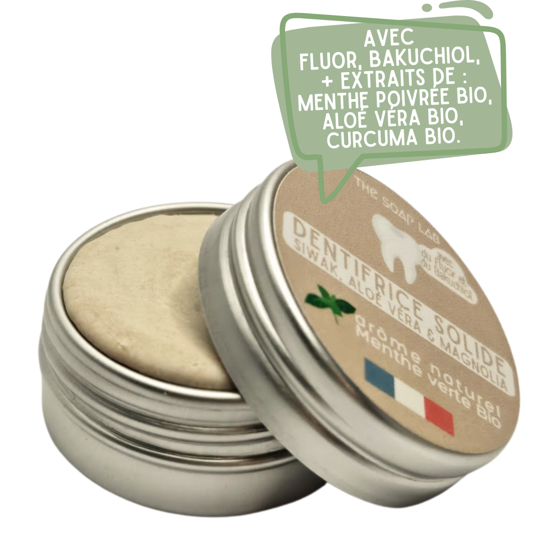 dentifrice solide au siwak dans boite en métal de 15mL  avec couvercle mi-ouvert, sur fond blanc